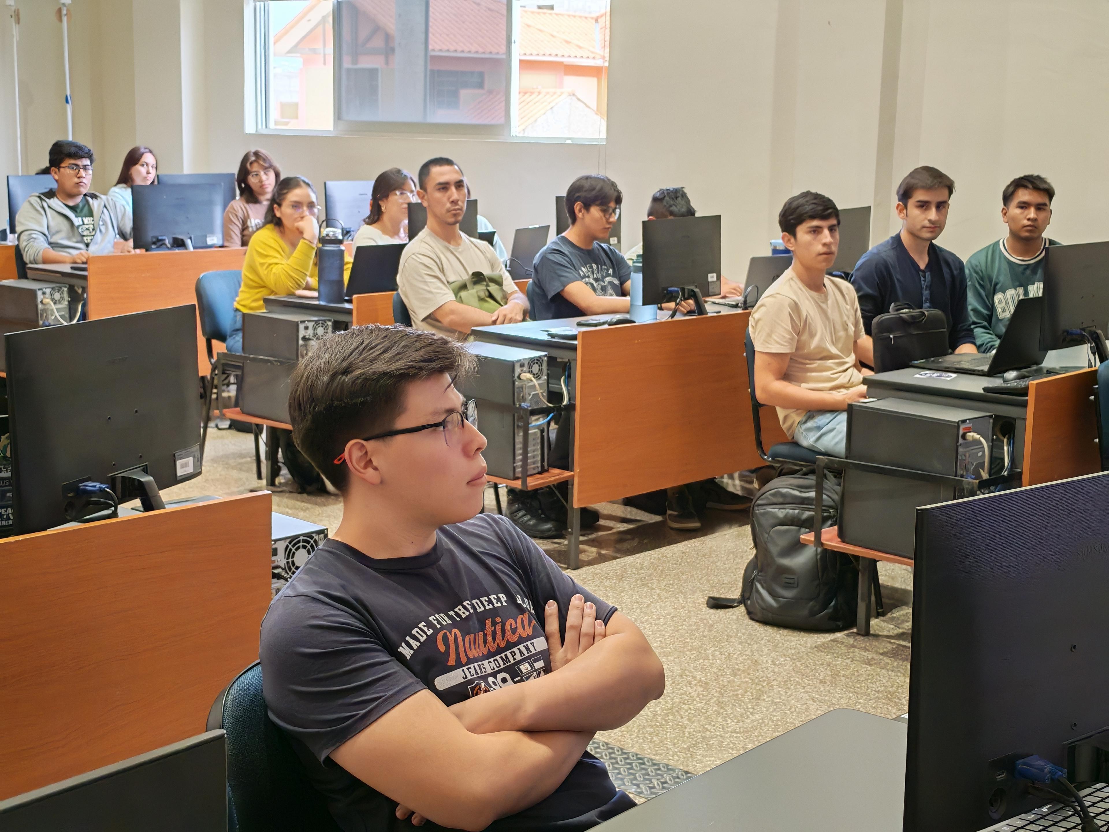 MeetUp de Lanzamiento AWS Student Builder Group Cochabamba — Foto 5