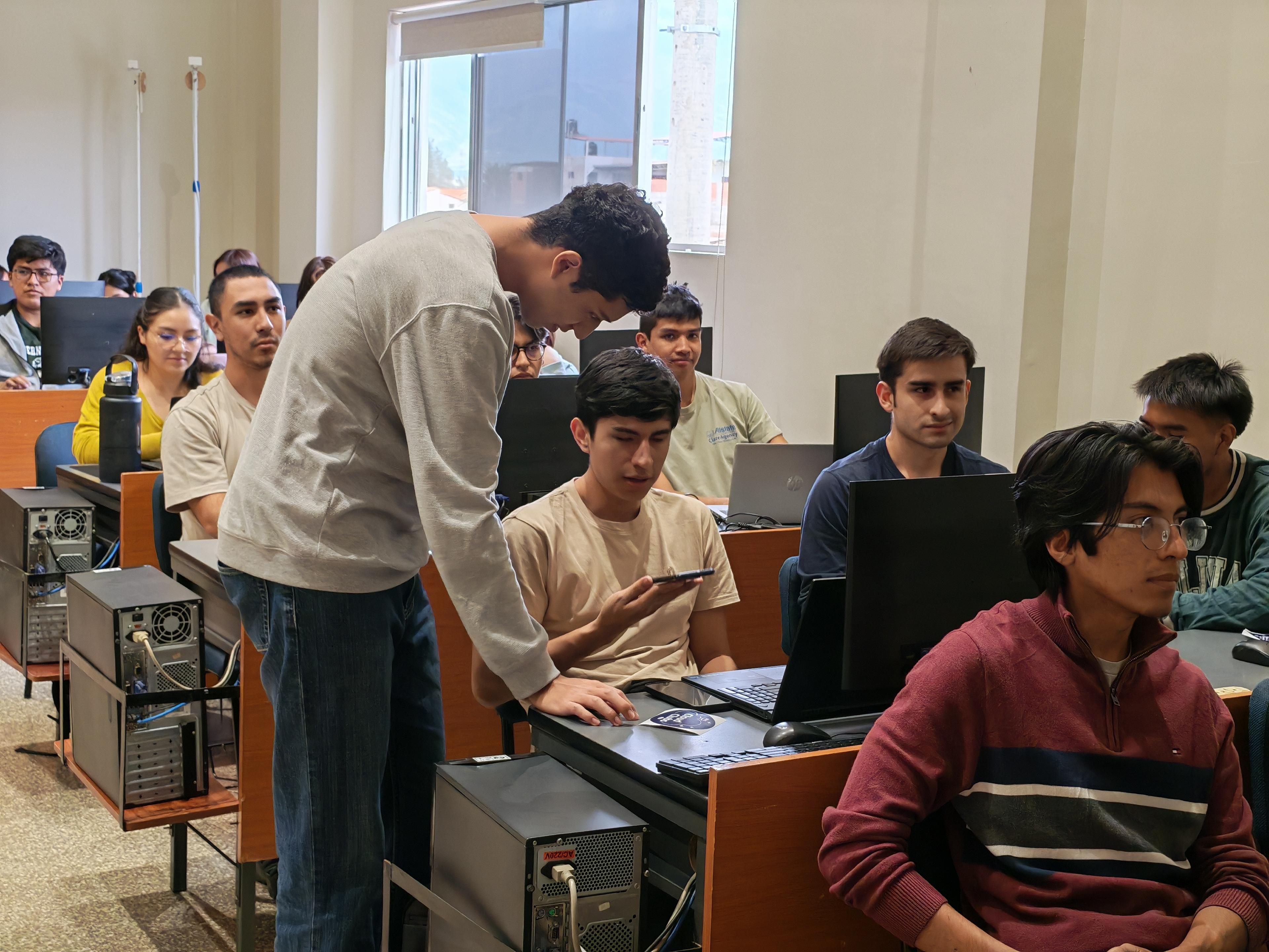 MeetUp de Lanzamiento AWS Student Builder Group Cochabamba — Foto 6